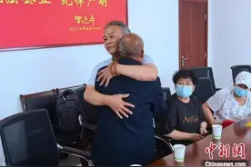 61年！全国失散最长时间的兄弟团圆了图片