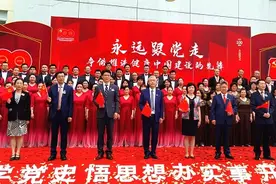 定格红色瞬间 演绎党史情景 华东医院举行主题活动展现医者初心图片