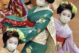 日本舞妓加紧排练 为联合舞蹈表演做准备图片