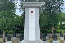 寻访“中国第一将军县”一位83岁老人：为无名烈士守墓60年图片