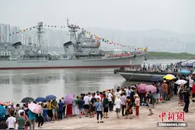 海军退役166舰入港重庆 作为海军历史主题博物馆向公众开放图片