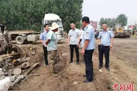 河北徐水严打报废汽车拆解等违法行为 刑拘19人图片