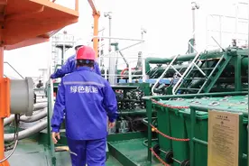 长江上的船舶怎样“洗澡”？“洗澡水”怎么处理？看完全明白了图片