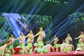 自编自导自演！这群青年舞蹈演员用自己的方式庆祝中国共产党成立一百周年图片