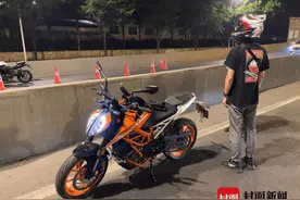 向噪音扰民说不！成都交警周末严查大功率摩托车图片