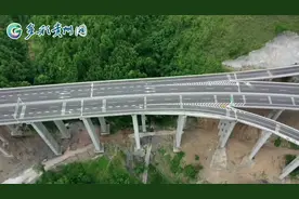 贵州“可掉头的高速”引发游客打卡 官方：请勿停车拍照图片