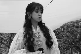 宋雨琦黑白氛围感大片 御姐vs甜美风格随意切换图片