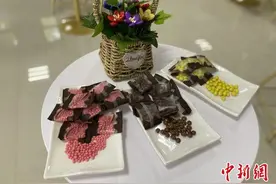 胡椒香水、菠萝叶袜子……海南万宁特色热带农产品跨界成“潮品”图片