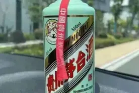新品上市两天价格飙升 飞天茅台提价还远吗图片