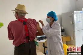 比利时前驻华大使在云南接种新冠疫苗：中国效率令人赞叹图片