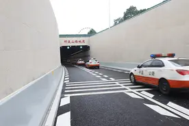 上海陆翔路-祁连山路贯通工程全线通车，车程缩短35分钟图片