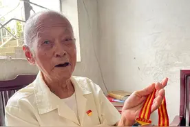 东莞樟木头：62年党龄的老党员蔡广，一辈子红心向党图片