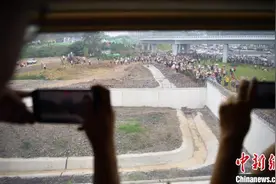 四川绵泸高铁内自泸段开通运营 川南地区形成半小时交通圈图片