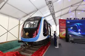完全自主知识产权！首列中国标准地铁列车下线图片