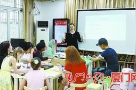 捷克女子在厦教中文已三年 专门服务在厦外籍人士图片