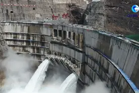 全球连线｜100层楼高的“大块头”有多大智慧？——走近白鹤滩水电站大坝视频封面