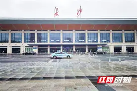 长沙火车站东广场“变形记”：“容颜”靓了，旅客市民都乐了图片