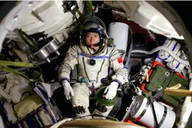 杨利伟文章入选课本，网友缘何评价“过于伟大”？图片