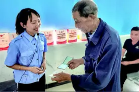 厉害了！湖南84岁大爷驾考科目三满分过：再也不用麻烦别人接送了图片