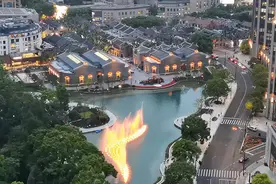 上海太平湖上演音乐水幕灯光秀：讲述新天地的“上海故事”图片