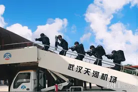 学党史铸警魂，为群众办实事！湖北机场公安护航空港勇担当图片