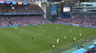 新喝水哥！费兰进球之前，克罗地亚后卫格瓦尔迪奥尔还在喝水图片