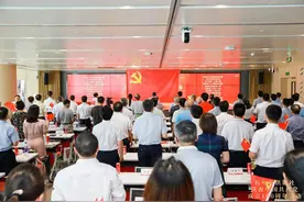 90后对话90岁老党员 这场“跨越时空”的对话凝聚相同的红色力量图片