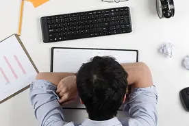 午睡有必要吗？趴着午睡有哪些不利之处？