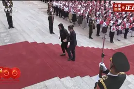 这双贴满膏药的手，看哭了无数人…图片