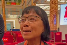 张桂梅手上布满膏药，看哭了无数人……图片