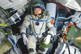 26秒濒死瞬间、神秘敲击声：杨利伟《太空一日》刷屏图片