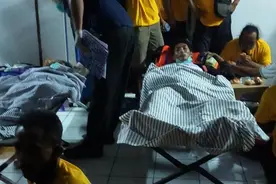印尼一艘客运机动船在巴厘岛海域沉没 6人死亡图片