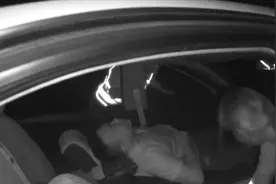 高速上开着车，男子突然失去知觉，关键时刻他们出手了图片