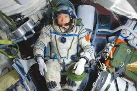 杨利伟《太空一日》刷屏背后：科学性和当代性，是近年语文教材改革的重要方向图片