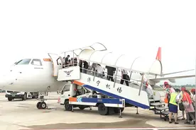 鲁渝东西部协作再添“空中”通道 济宁至万州旅游专线开通图片