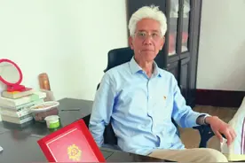 崔晓满 老政委身体力行造福桑梓图片