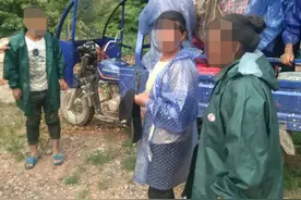 三轮摩托车违法载客13人 民警及时发现制止图片