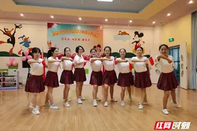 苏仙区东塔幼儿园举行教师红歌合唱比赛活动图片