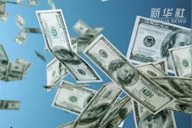 【中国财富报道】银行账户突然多出500亿美元，美国普通夫妇“当了4天亿万富翁”视频封面