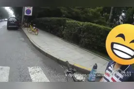 未满12岁男孩独自骑车上补习班，民警碎碎念耐心教育视频封面