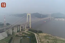 全国首座千米级公铁两用悬索桥五峰山长江大桥建成通车图片