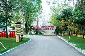 清除一切侵蚀党的健康肌体的病毒捍卫先进纯洁图片