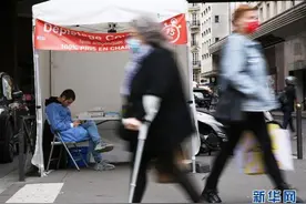 法国迎来夏季打折季图片