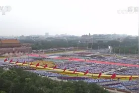 这是最美的口号！空中护旗梯队悬挂的4面巨幅标语引关注图片