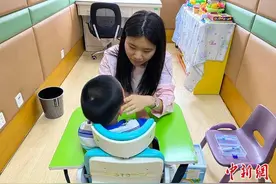 长春“95后”特殊儿童康复师：他们变好我才幸福图片