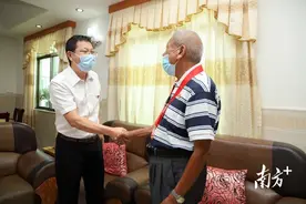 桥头开展“七一”走访慰问活动图片