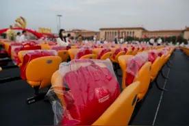 现场揭秘：参会人员人手一个的服务包 里面都有啥？图片