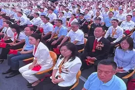 全国模范检察官张飚现场观礼：深受鼓舞，为自己是一名共产党员而自豪图片