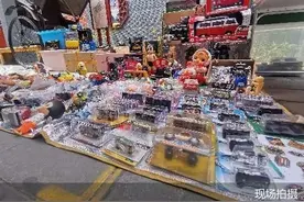 中古玩具展里找“童年”图片