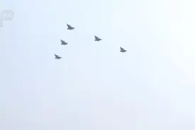 庆祝中国共产党成立100周年 | 多架歼-20战机首次同框亮相 空军新质作战力量加速生成图片